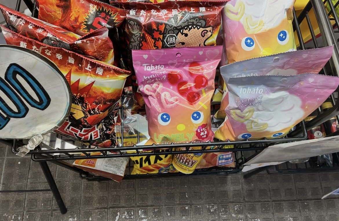 店頭に並ぶ100円のお菓子